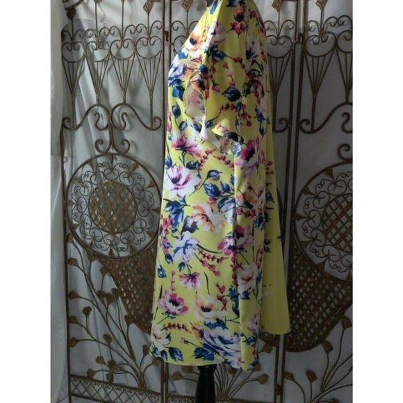 Women Size 14 Isaac Mizrahi Womens Yellow Floral Short - Picture 2 of 11